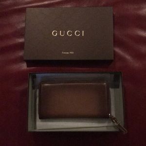 Brand new Gucci Ombré Zip Around wallet.